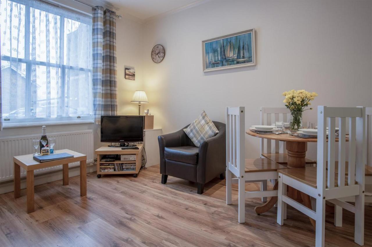 Arcadia - 1 Bedroom Apartment - Тенби Экстерьер фото