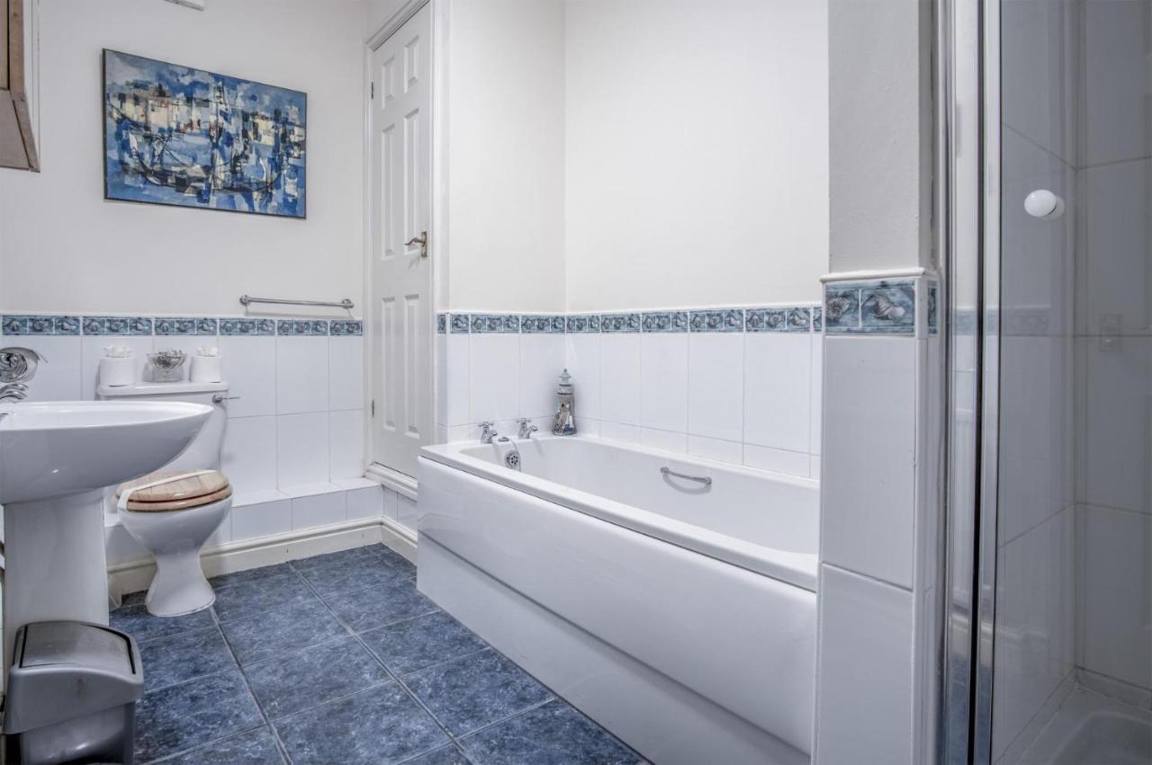 Arcadia - 1 Bedroom Apartment - Тенби Экстерьер фото
