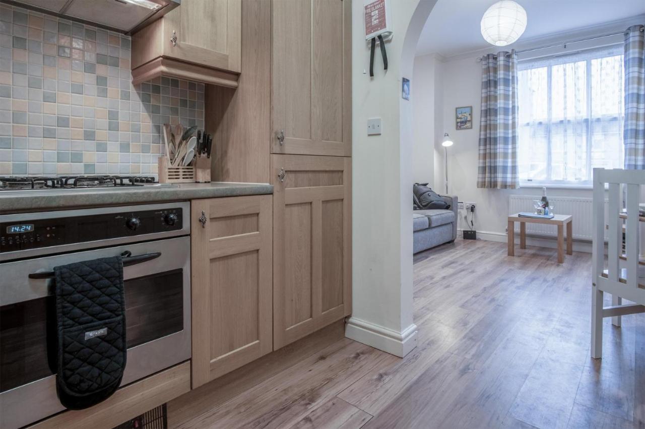 Arcadia - 1 Bedroom Apartment - Тенби Экстерьер фото