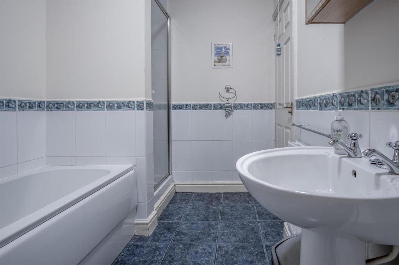 Arcadia - 1 Bedroom Apartment - Тенби Экстерьер фото